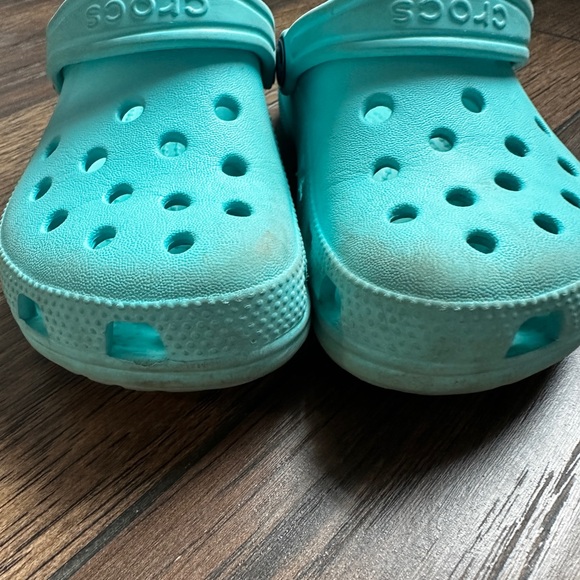 Teal kids crocs size 10 - Picture 2 of 6